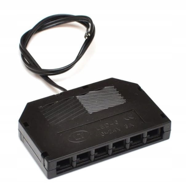 Rozdzielacz-mini-amp-6-pkp-do-laczenia-tasm-LED.jpg
