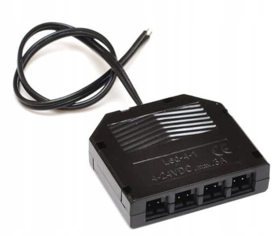 Rozdzielacz-mini-amp-4-punkt-do-laczenia-tasm-LED.jpg