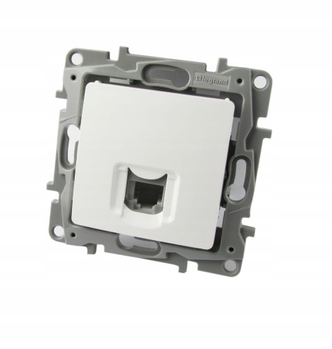 Legrand-NILOE-Gniazdo-komputerowe-RJ45-bl-664571.jpg