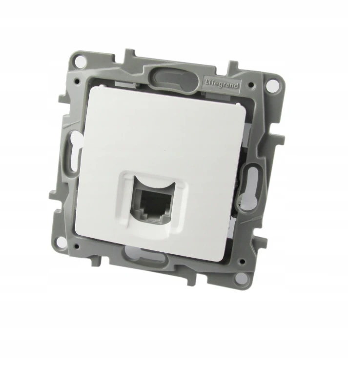 Legrand-NILOE-Gniazdo-komputerowe-RJ45-bl-664571.jpg